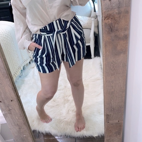 H&M navy blue striped paper bag shorts size 10 - Picture 4 of 12